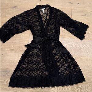 Soma Lace Black Short Robe Size S/M Kimono Sleeve Satin Tie Closure Intimate